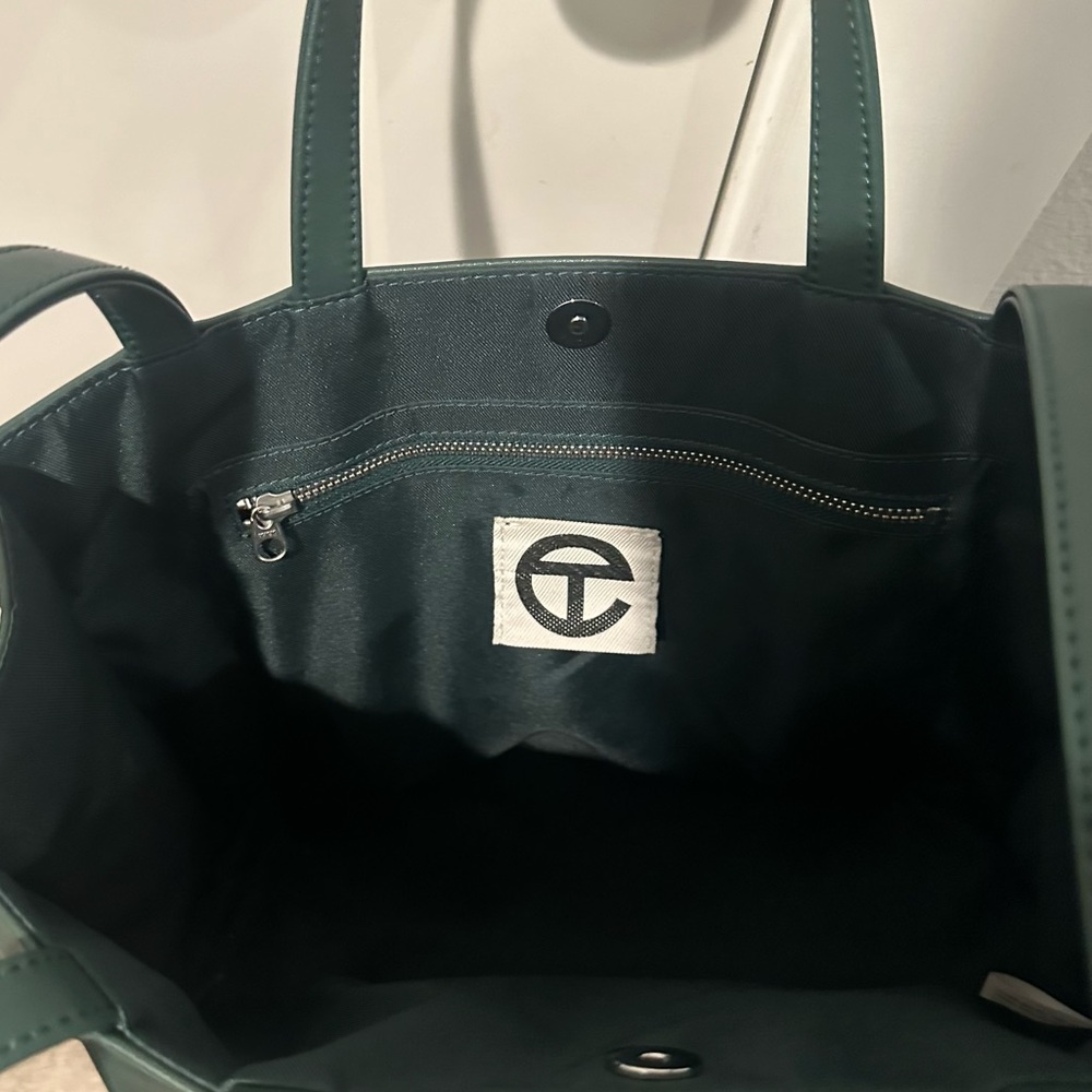 Telfar Medium - Picture 6 of 11